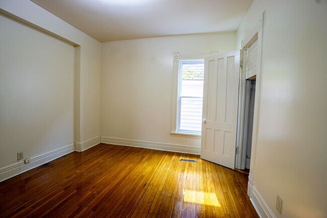 Building Photo - Available 7/1/26 Charming First Floor Apar...