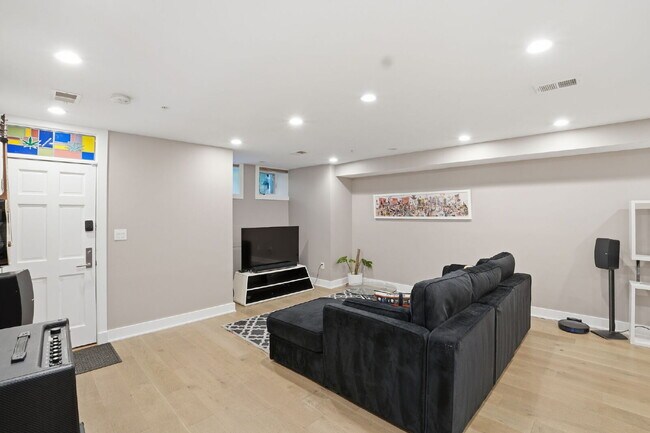Building Photo - Boutique Condo Near Shaw Metro & Bloomingdale