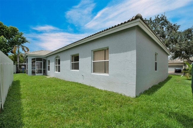 Building Photo - 10660 SW 20th Ct