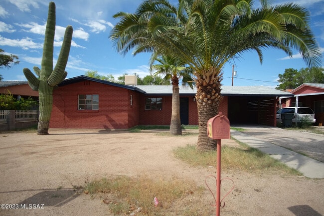 Building Photo - 721 E Joan Pl