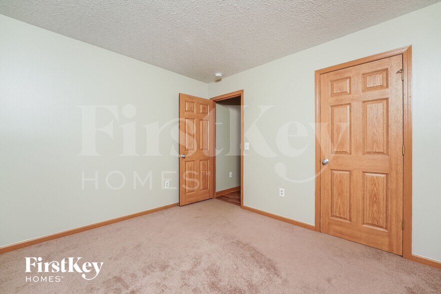 Building Photo - 426 Flat River St