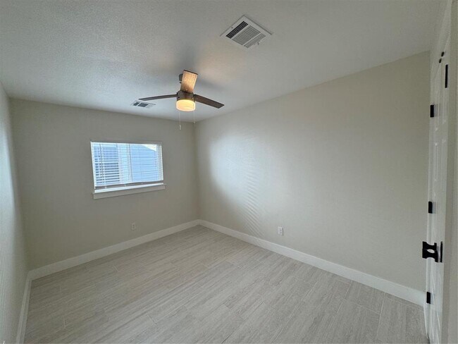 Building Photo - 9908 Willers Way