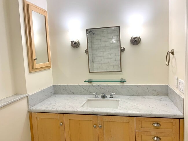 Building Photo - 2720 Sacramento St