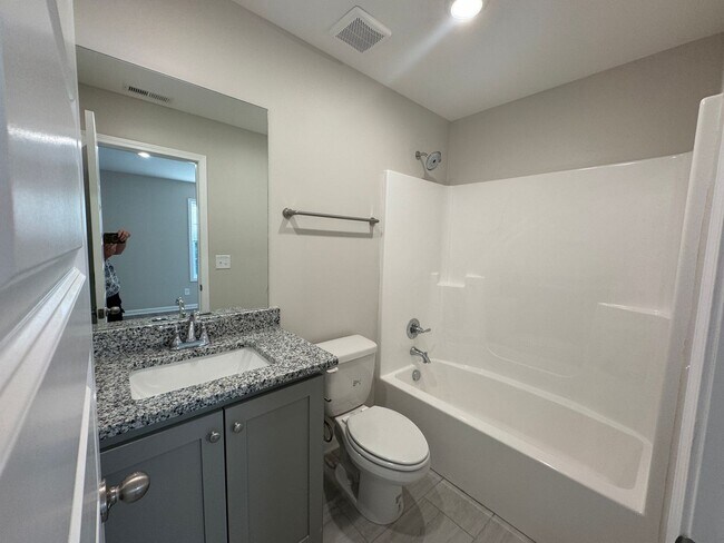 Building Photo - 201 Mountaindale Dr