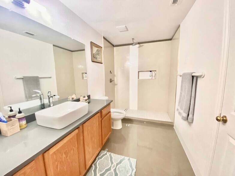 Building Photo - 5632 Rickshaw Ln
