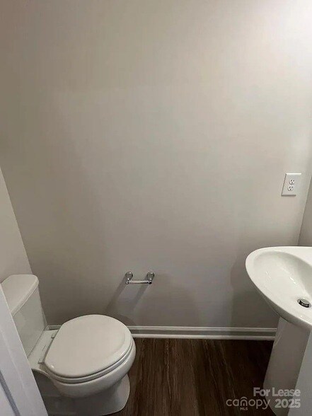 Building Photo - 2596 Grantham Place Dr