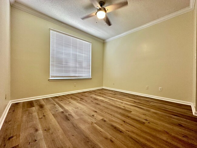 Building Photo - First Floor upgraded 2B/2B condo located b...