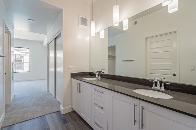 Building Photo - Beautiful One Bedroom in Old Town!