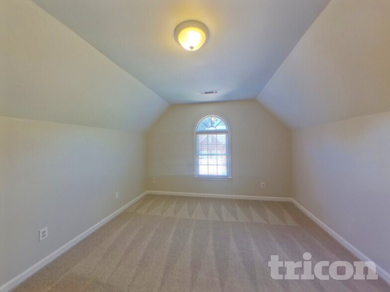 Building Photo - 1114 Fairview Club Cir