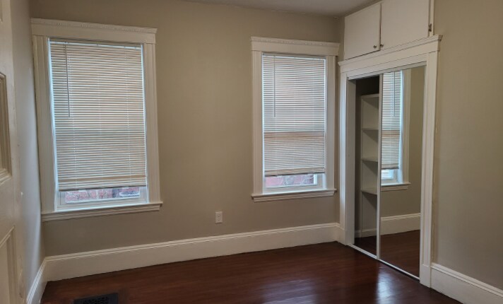 Building Photo - 724 Parker St