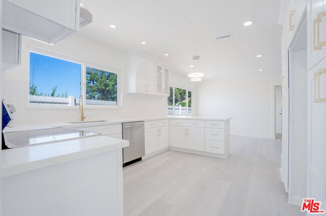 Building Photo - 17440 Fraser Pl