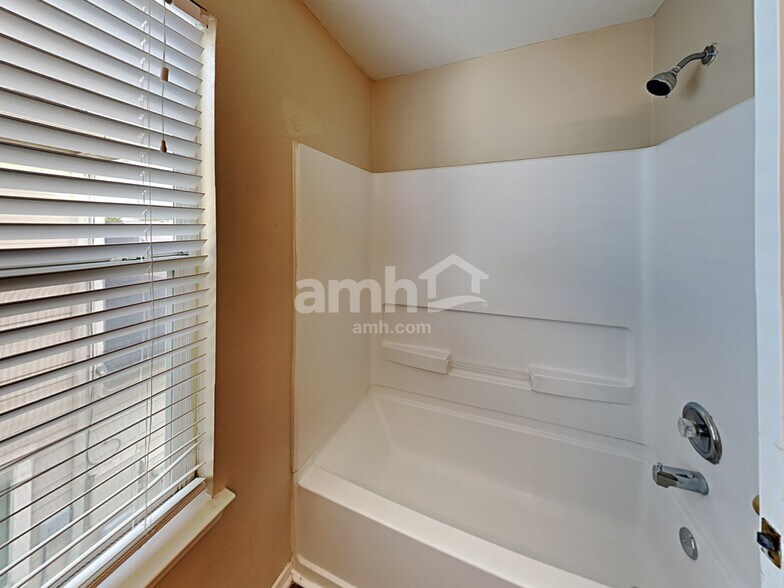 Building Photo - 20534 Patriot Park Ln