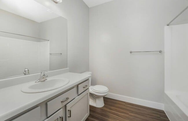 Building Photo - 3 Bedroom/2 Bathroom condo in Vineyard