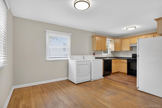 Building Photo - 68 Graywood Rd