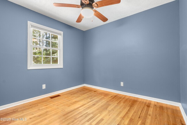 Building Photo - 1355 N Rdg St