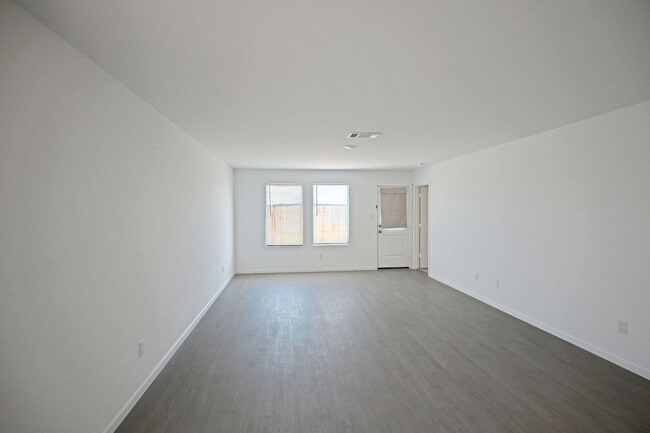 Building Photo - 2411 Shady Grv