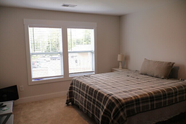 Building Photo - 301 Albemarle Ln