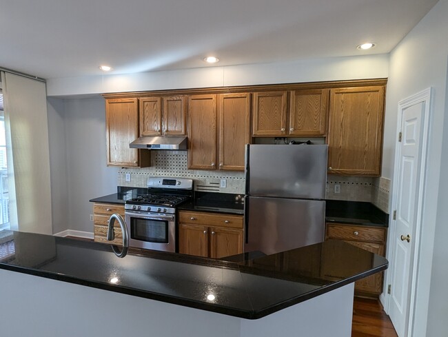 Kitchen - 907 Harrison Cir