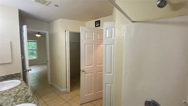 Building Photo - 523 Silver Way Dr