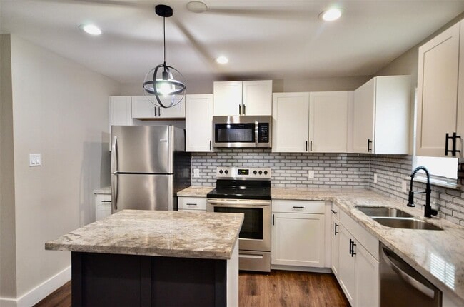 Building Photo - 4735 Redbud St