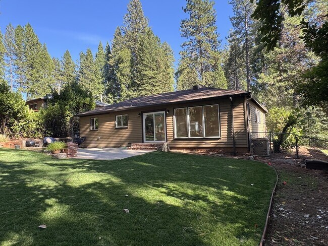 Building Photo - 10546 Silver Way