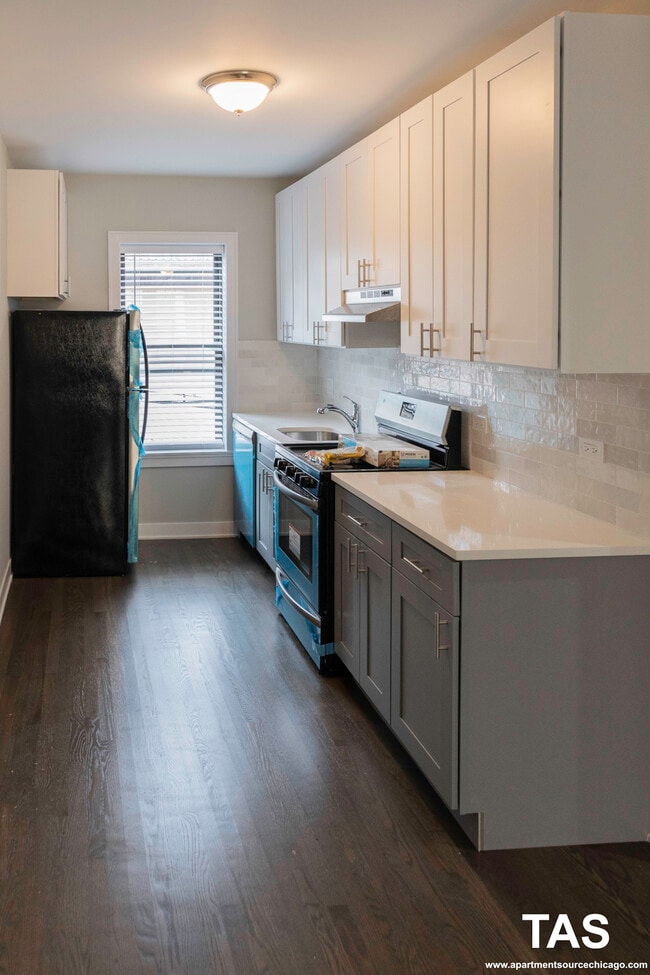 Building Photo - 1954 W Wilson Ave