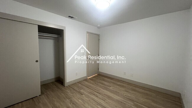 Building Photo - Updated 3bd/2b Home Near UCD Med Center!