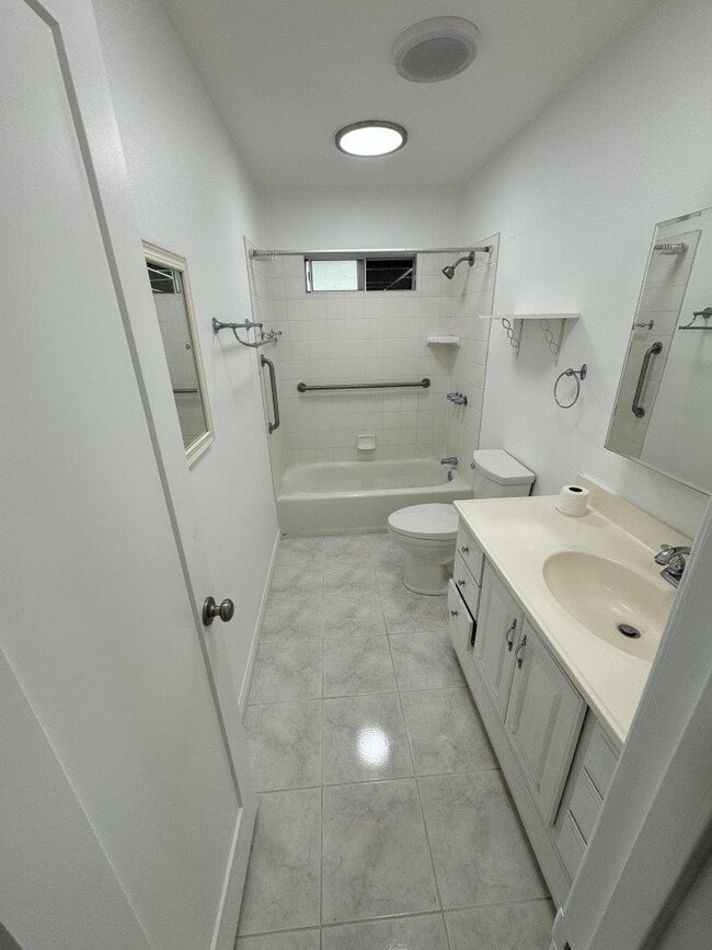 Building Photo - 555 Fig Ave