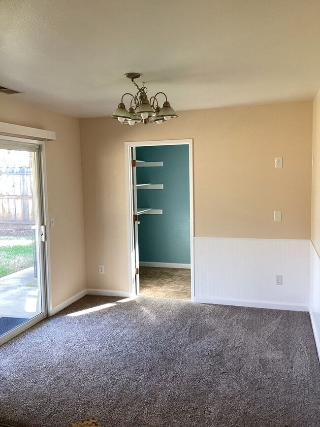 Building Photo - Newly renovated home, close to East ave shopping