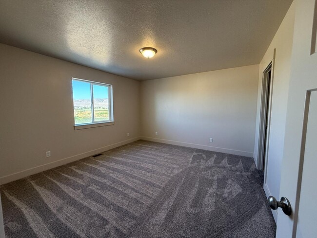 Building Photo - Eastside View Townhomes