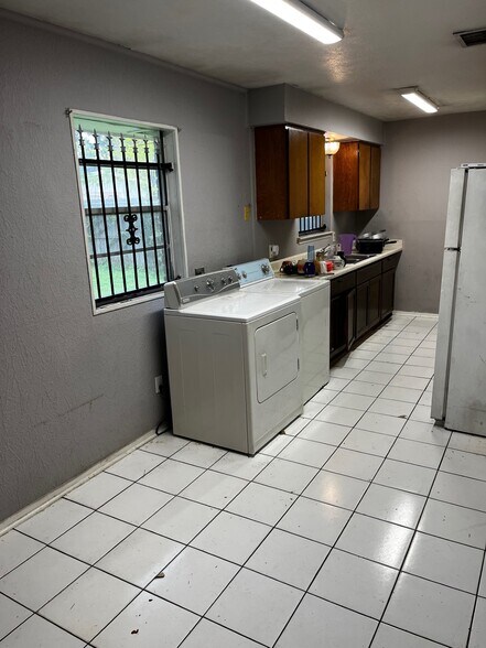 Building Photo - 538 Glenvale Dr