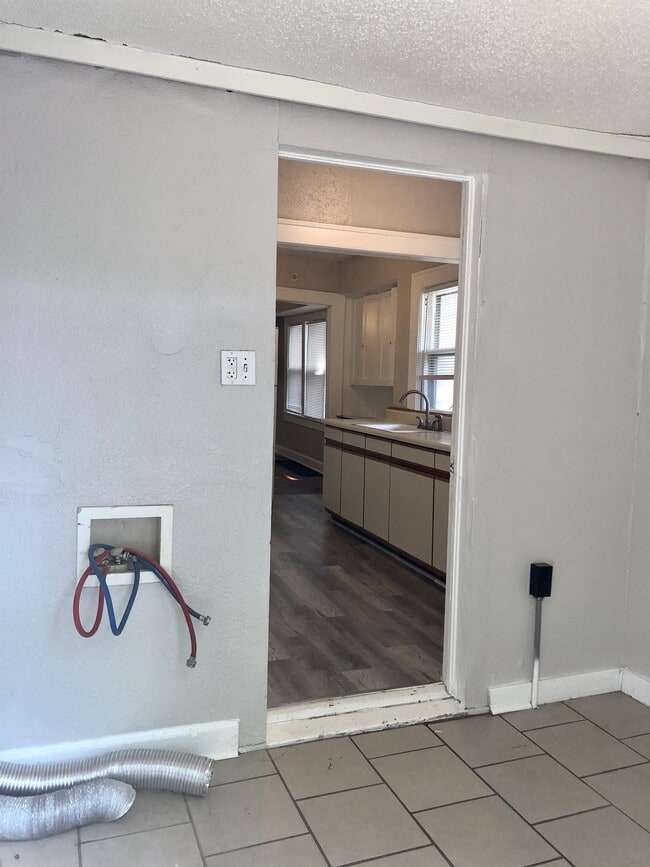 Building Photo - 3414 Bales Ave