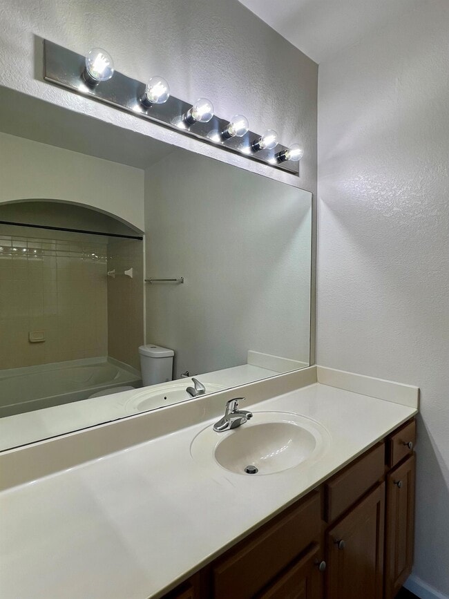 Building Photo - 11811 Estates Club Dr