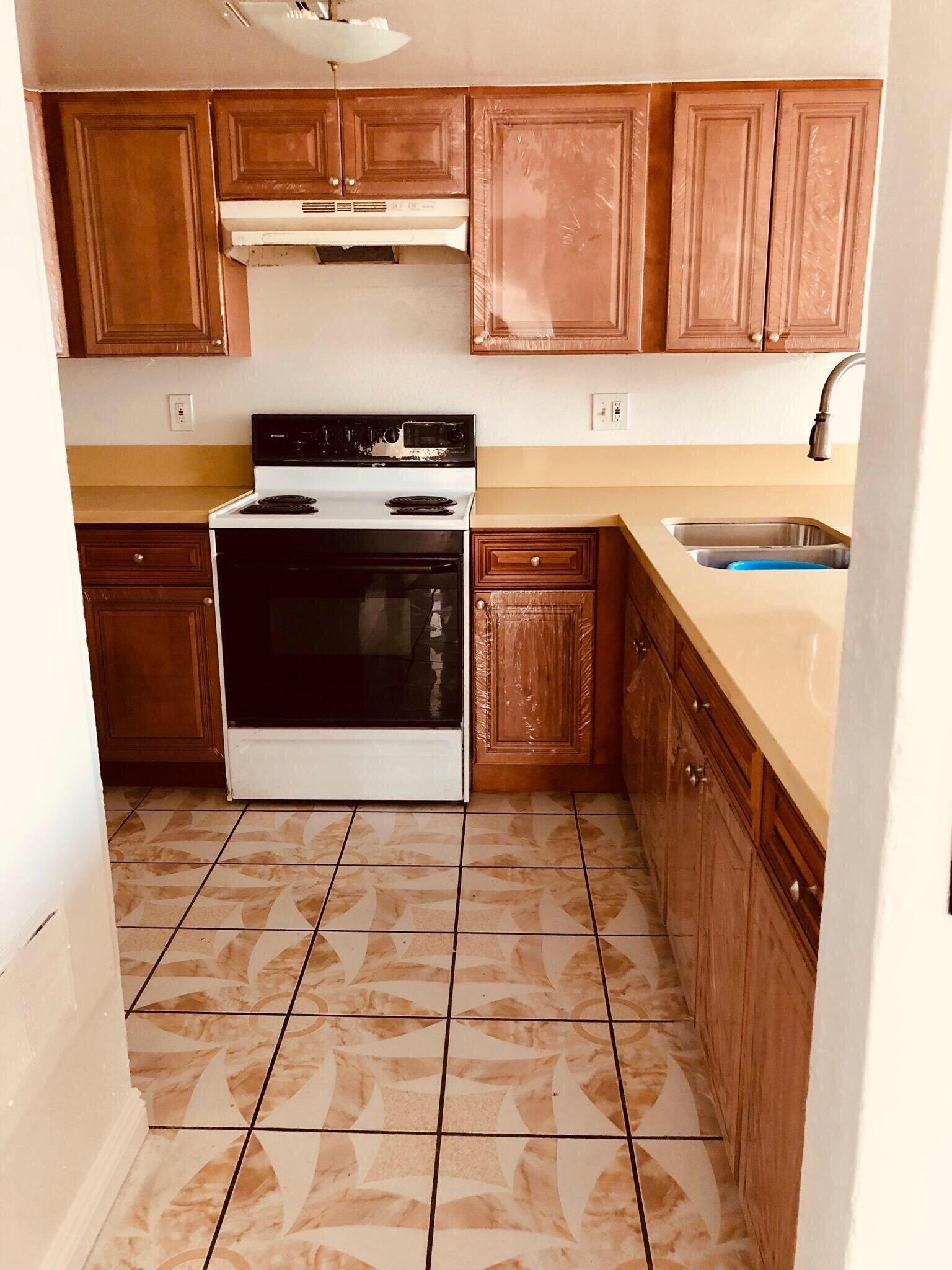 Building Photo - 375 W 16th St