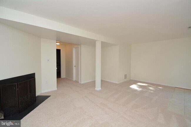 Building Photo - 7378 Jiri Woods Ct