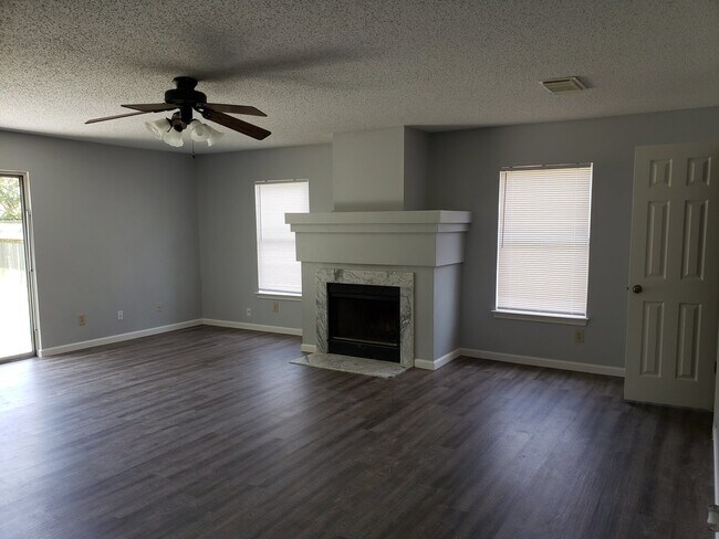 Building Photo - 425 Twin Point Creek