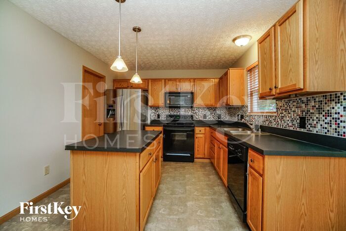 Building Photo - 5645 Blandon