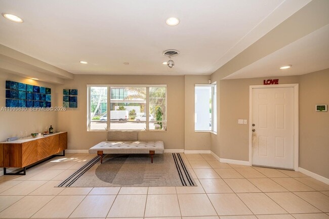 Building Photo - 9520 E Broadview Dr