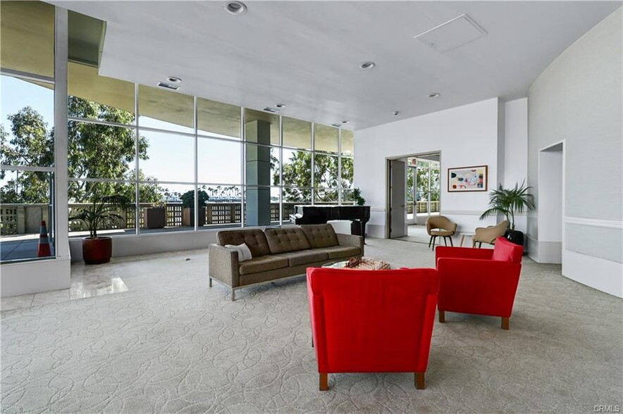 Lobby - 700 E Ocean Blvd