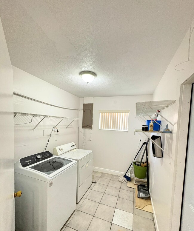 Building Photo - 4937 Tortuga Dr