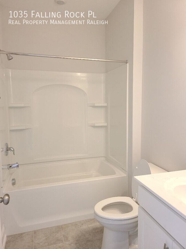 Building Photo - 1035 Falling Rock Pl