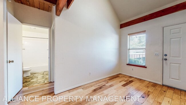 Building Photo - 3 br, 2 bath House - 72 Kingston Lane (Way