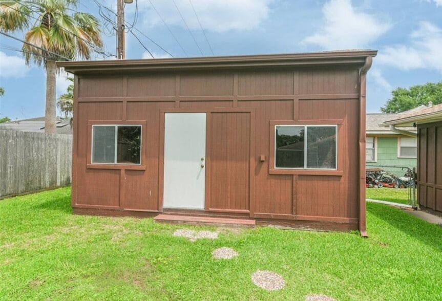 Building Photo - 706 Mark St