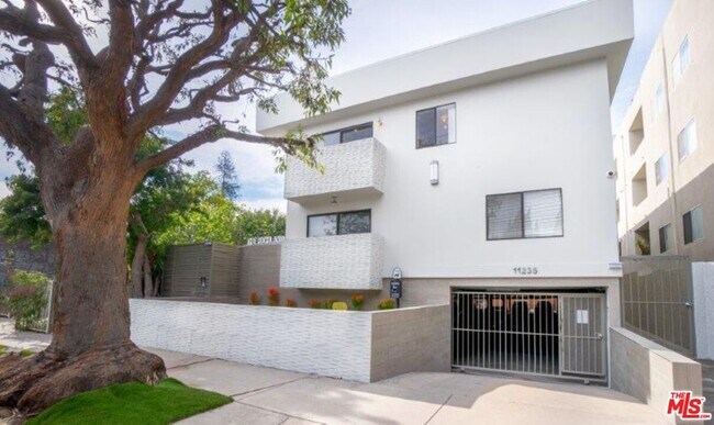 Building Photo - 11235 Richland Ave