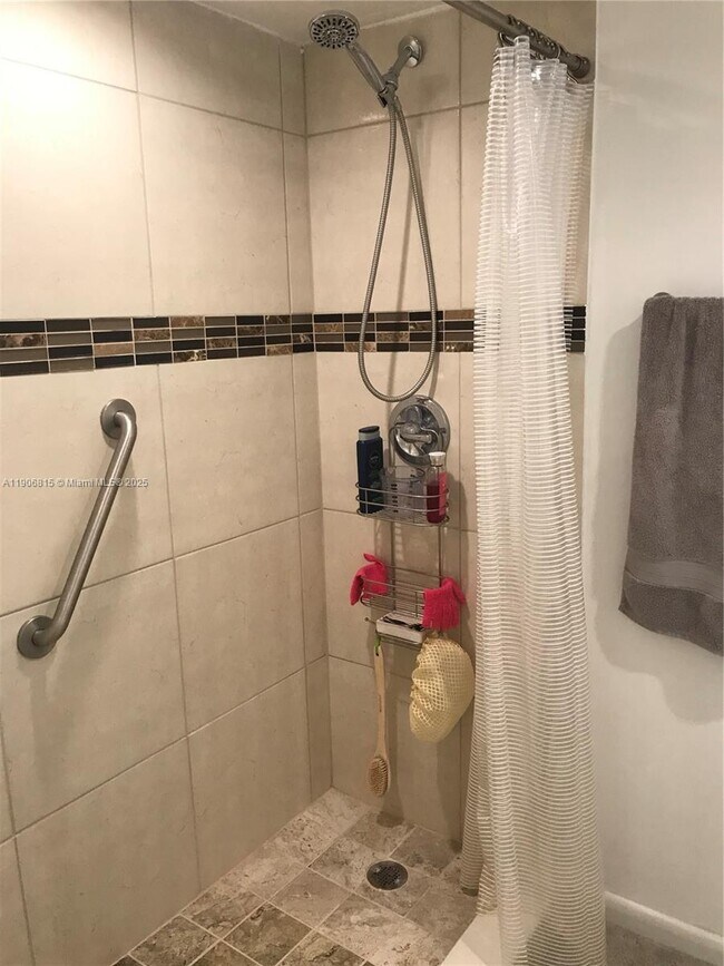 Building Photo - 14830 Naranja Lakes Blvd