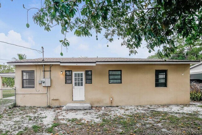 Building Photo - 381 Carolina Ave