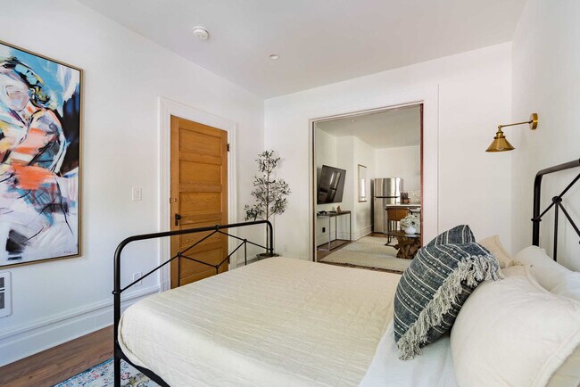 Building Photo - 1605 NW 23rd Ave