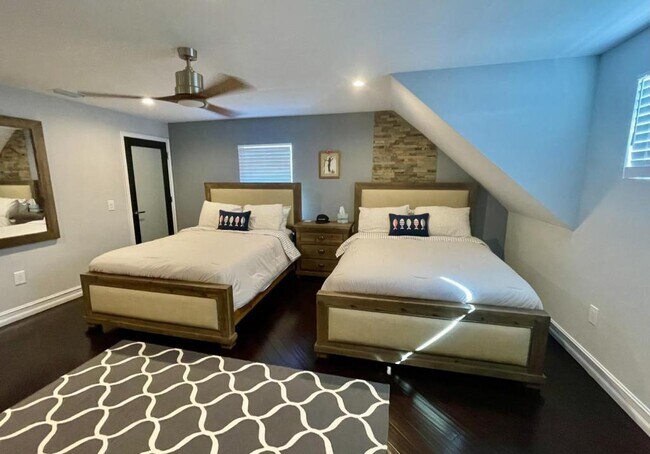 Building Photo - 505 Silver Beach Ave