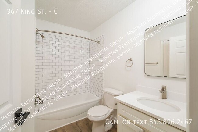 Building Photo - 367 King St