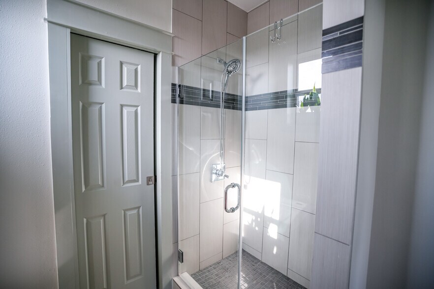 Building Photo - 8500 Bowling Green Dr